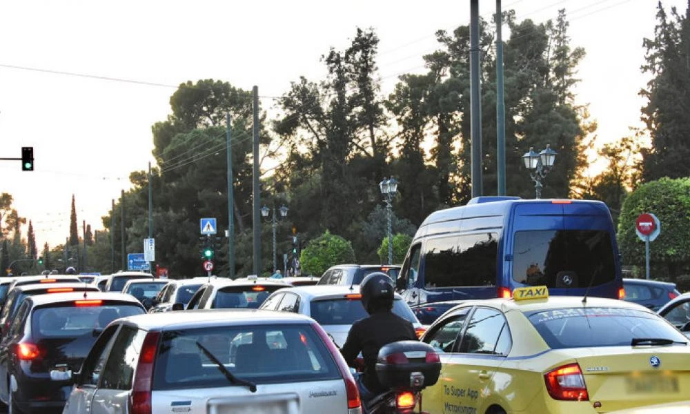 Μαρούσι: Καραμπόλα τεσσάρων οχημάτων με έναν τραυματία